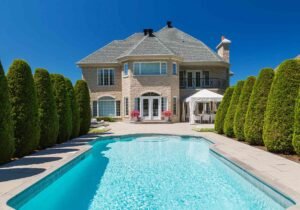 Outdoor Swimming Pool Bordered By Rows Of Cedar Tr Wl7Qe4V Espacios Hábitat Bienes Raíces Inmobiliaria En Hermosillo Especializada En Bienes Raíces