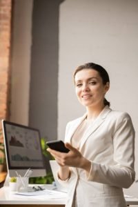 Mobile Businesswoman Espacios Hábitat Bienes Raíces Inmobiliaria En Hermosillo Especializada En Bienes Raíces