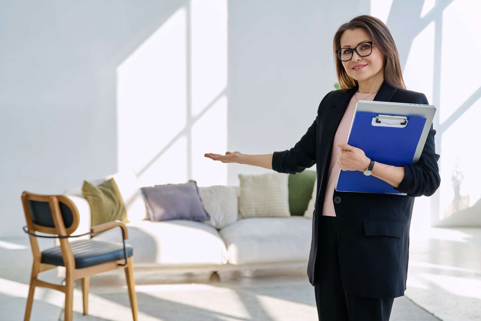 Portrait Of Professional Psychologist Therapist Wo 2025 12 31 09 40 26 Utc Scaled 1 Espacios Hábitat Bienes Raíces Inmobiliaria En Hermosillo Especializada En Bienes Raíces