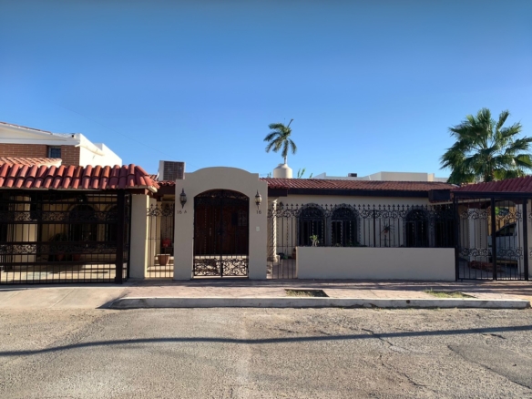 Casa en venta en Villa Satélite, Hermosillo, dividida en dos alas — foto 2