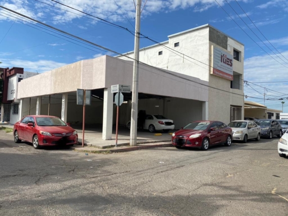 Edificio de oficinas en venta en el centro de Hermosillo, tres niveles — foto 1