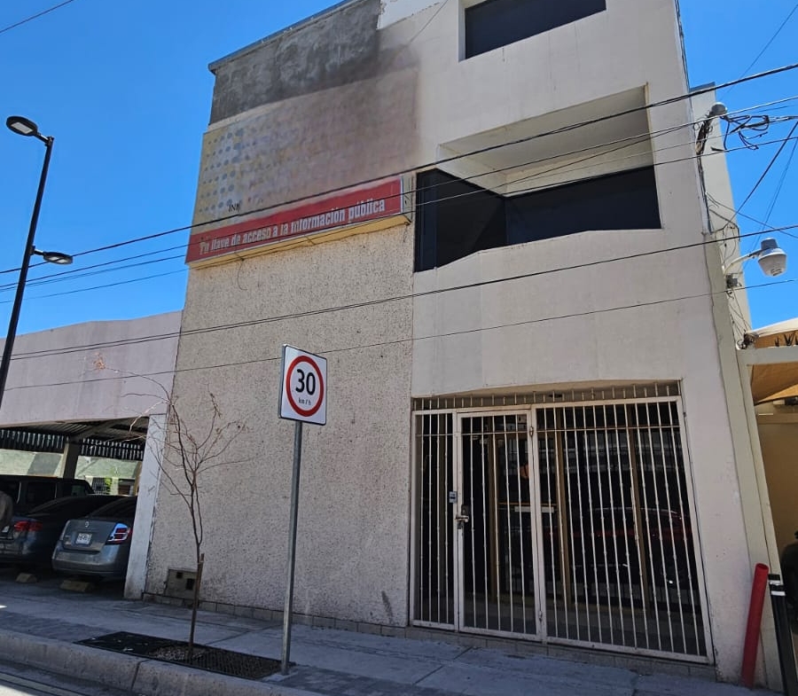 Edificio de oficinas en venta en el centro de Hermosillo, tres niveles — foto 2