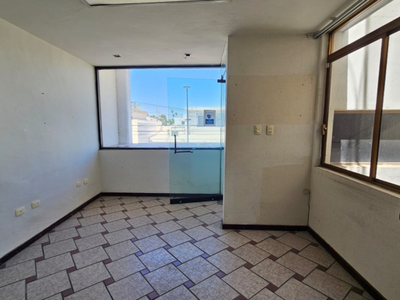 Edificio de oficinas en venta en el centro de Hermosillo, tres niveles — foto 21