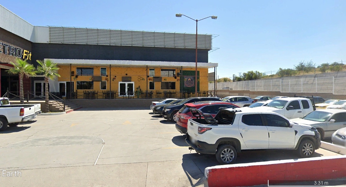 Local comercial en renta en Nogales, Sonora, de 748 m² en esquina — foto 2