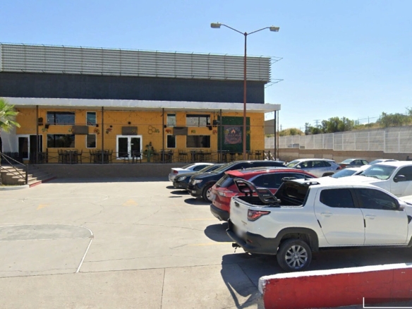 Local comercial en renta en Nogales, Sonora, de 748 m² en esquina — foto 2