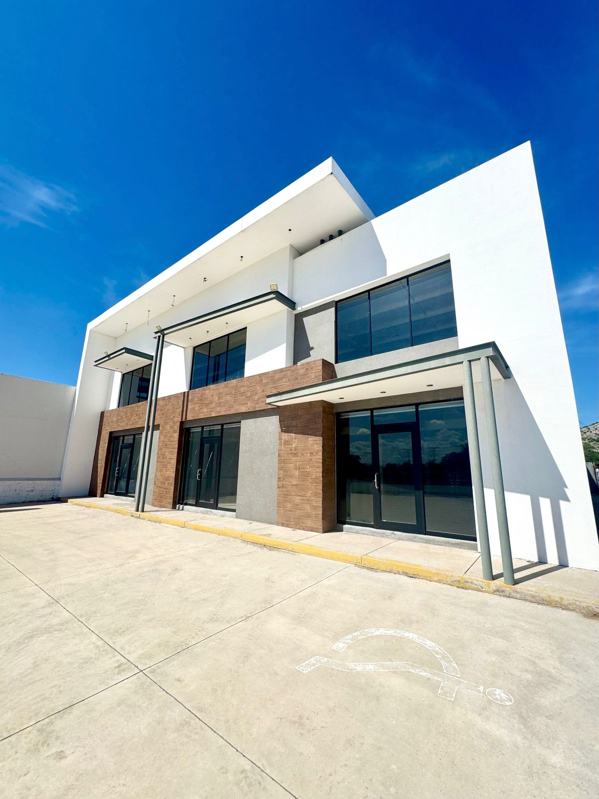 Propiedad comercial en venta sobre Blvd. Ganaderos, Hermosillo, divisible en 3 locales — foto 1
